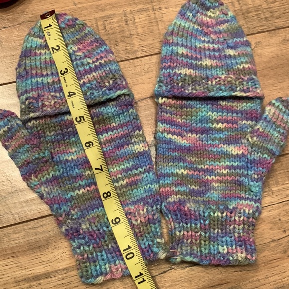 🧶Handmade multicoloured mittens with finger flap - Picture 6 of 6